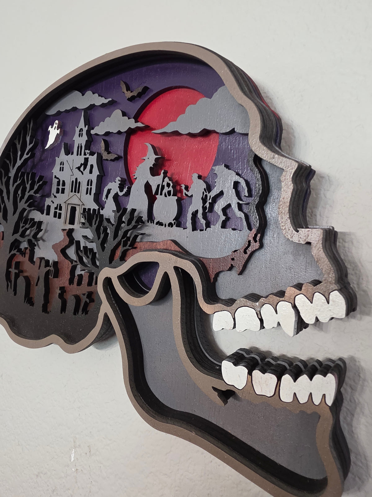 Layered Wooden Skull Halloween Wall Art – Haunted House Gothic Decor