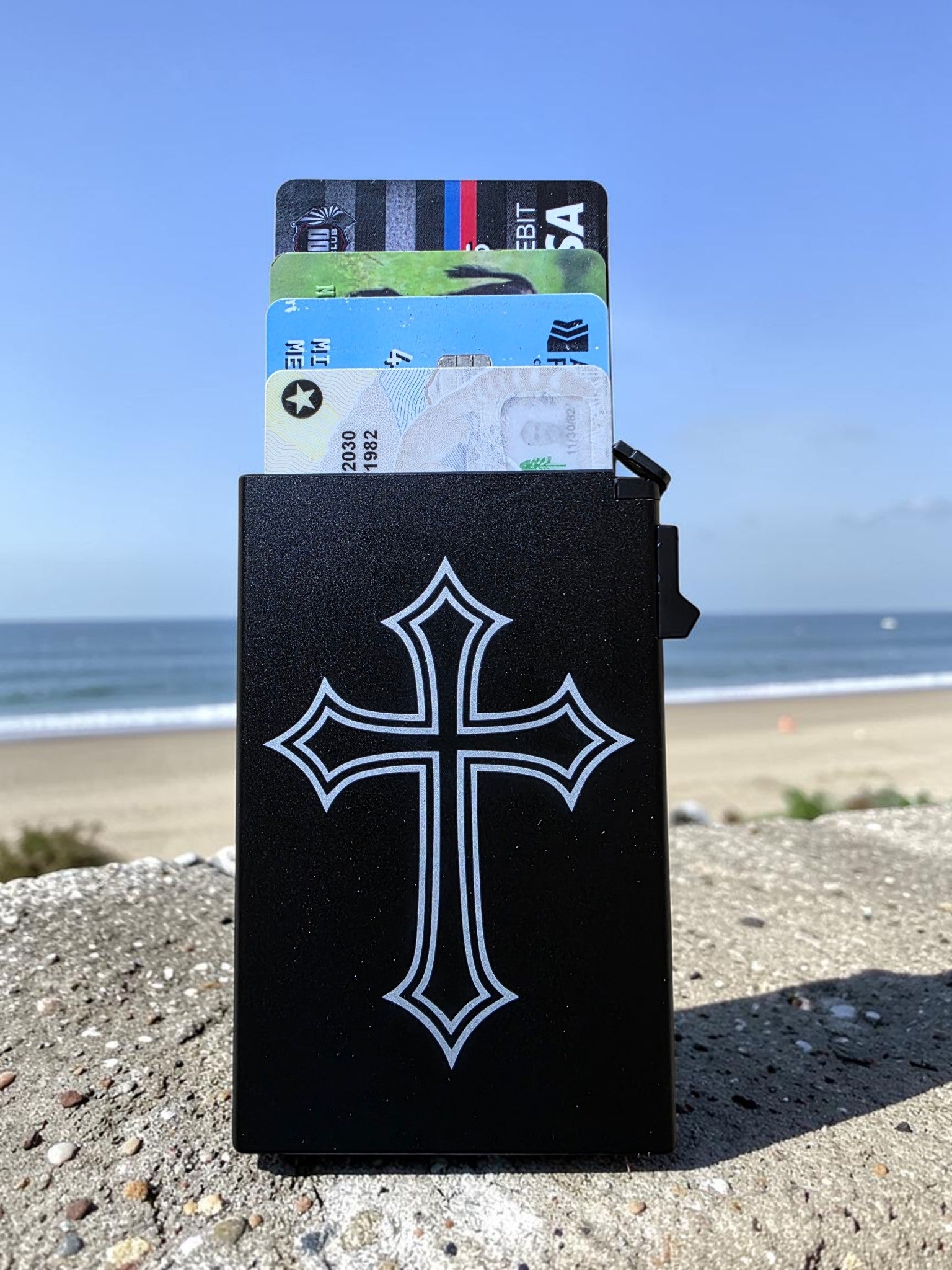 Cross Engraved Powder Coated Aluminum Metal Wallet – Double-Sided 5 Card Holder