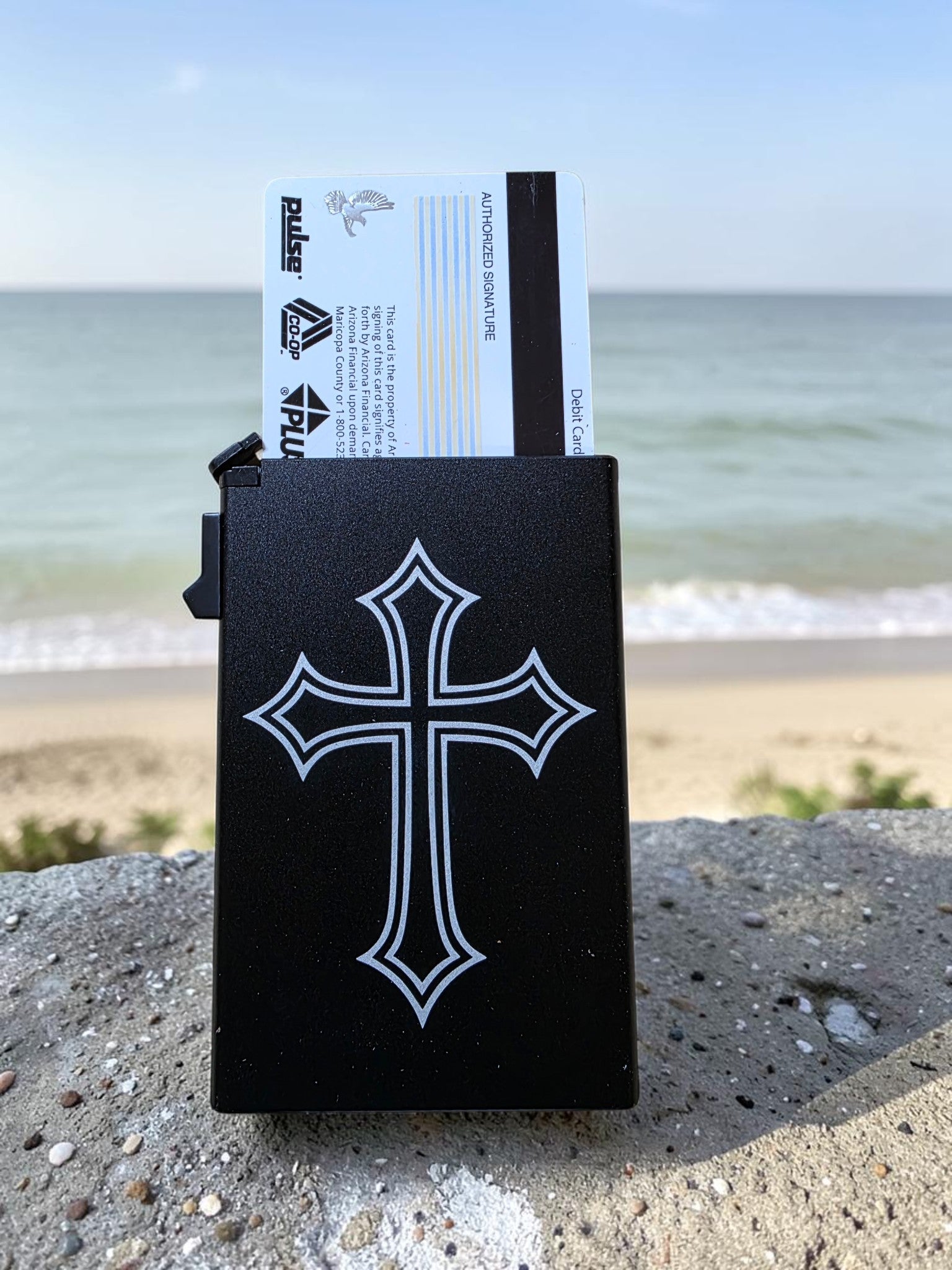 Cross Engraved Powder Coated Aluminum Metal Wallet – Double-Sided 5 Card Holder