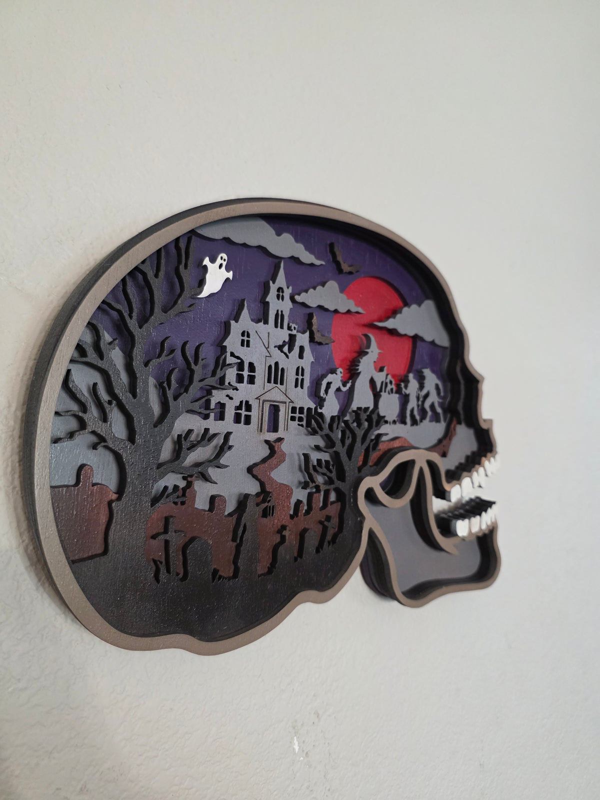 Layered Wooden Skull Halloween Wall Art – Haunted House Gothic Decor